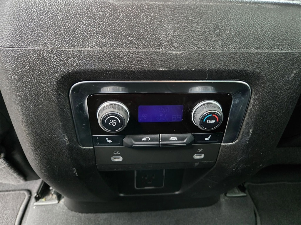 Thumbnail: 2023 Chevrolet Suburban - 24