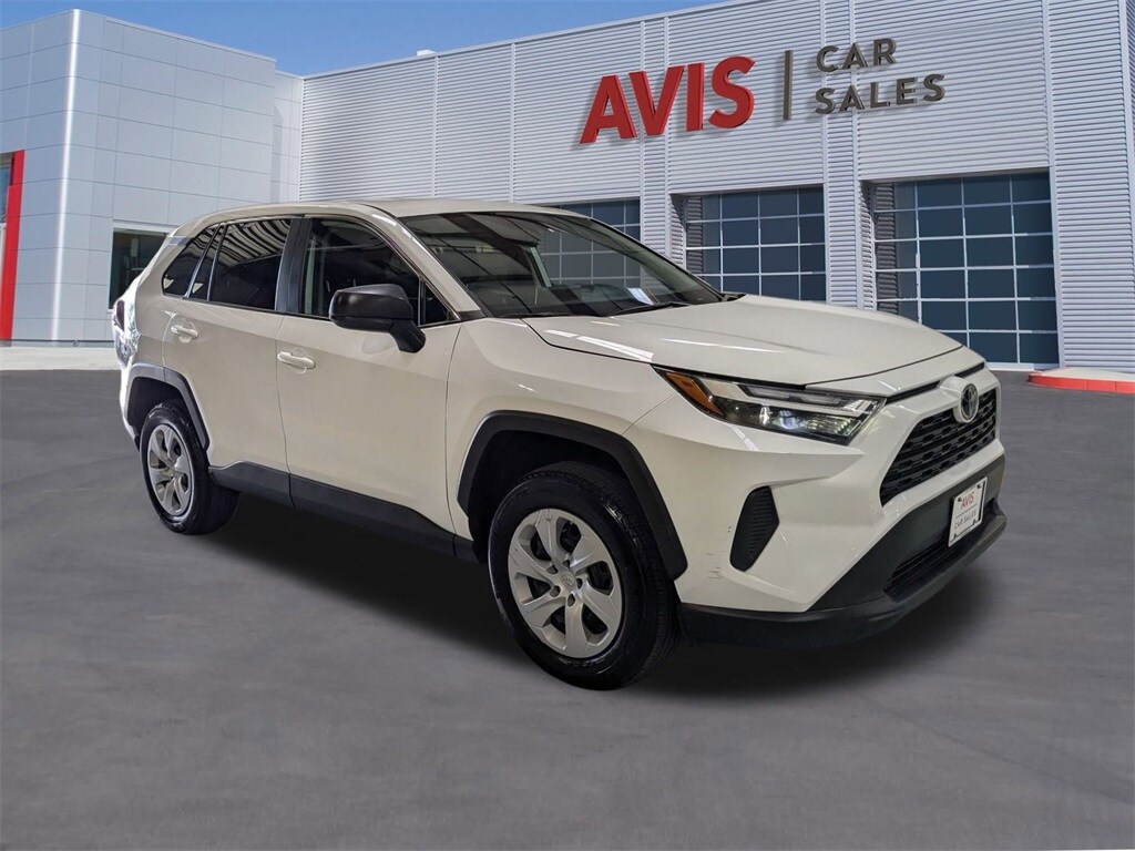 2024 Toyota RAV4 LE photo 3