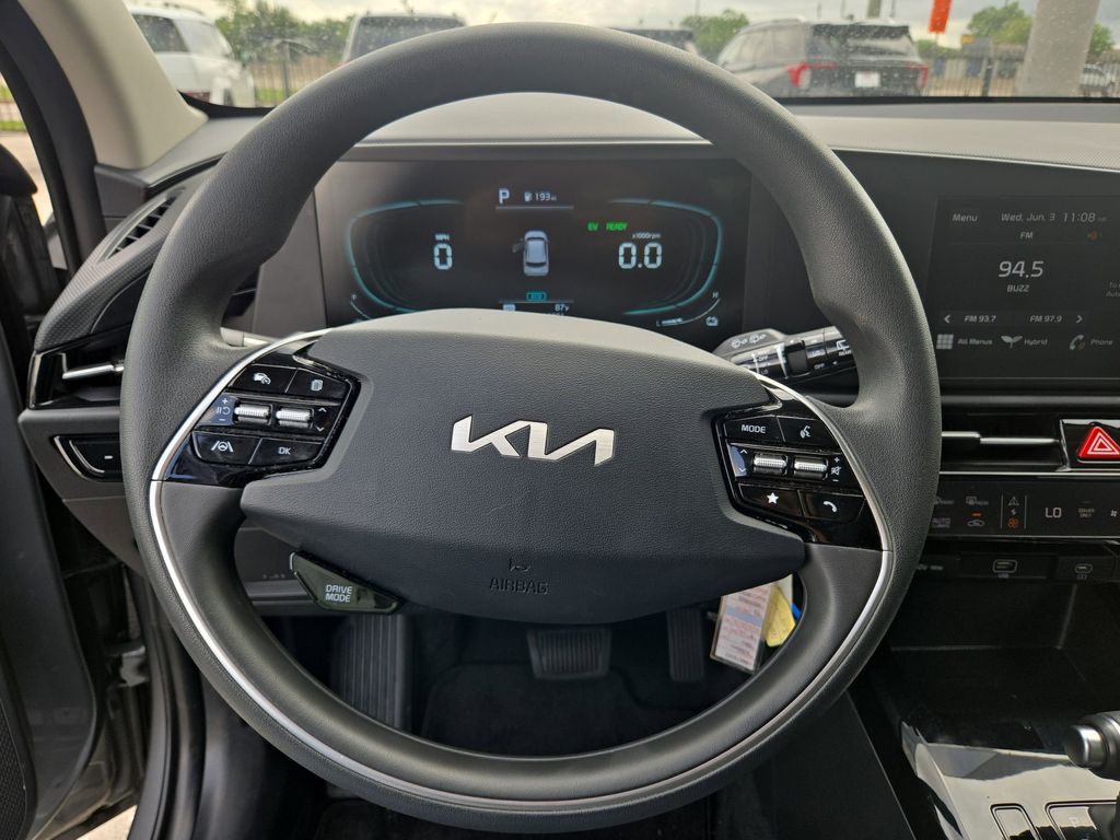 Thumbnail: 2025 Kia Niro - 22