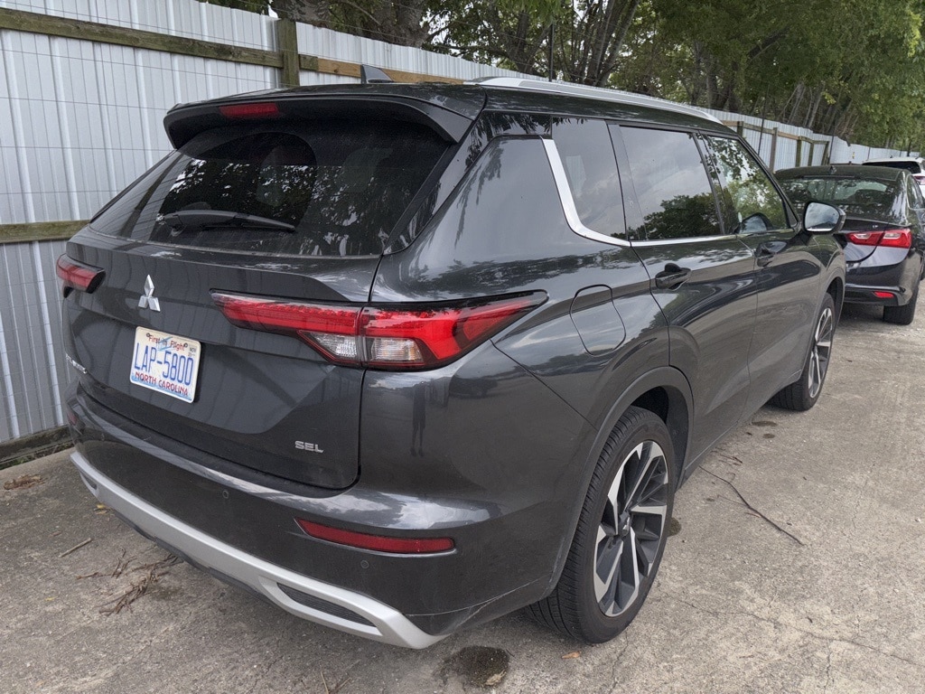 Thumbnail: 2024 Mitsubishi Outlander - 4