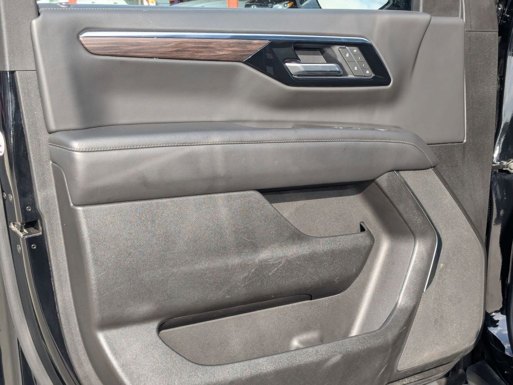 Thumbnail: 2025 Chevrolet Suburban - 7