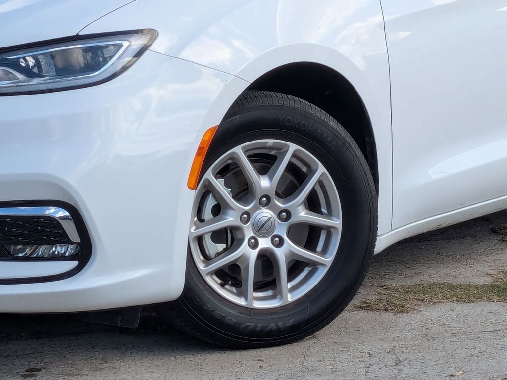 Thumbnail: 2025 Chrysler Pacifica - 25