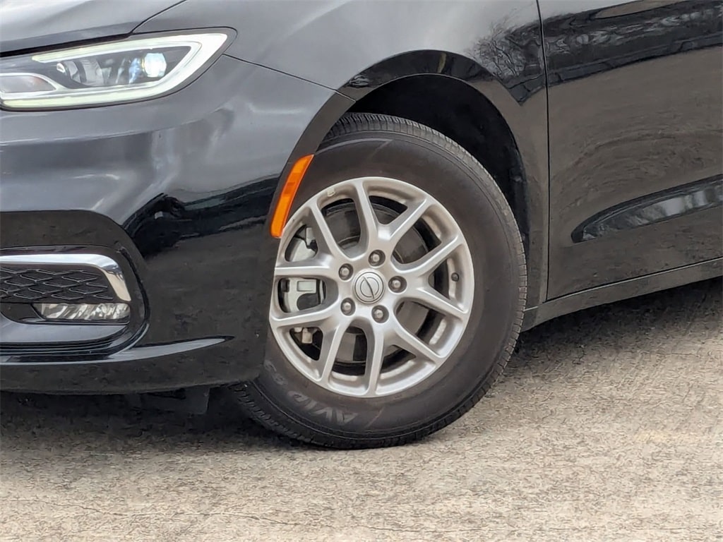 Thumbnail: 2025 Chrysler Pacifica - 8