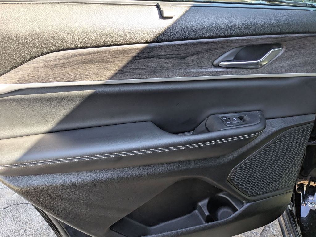 Thumbnail: 2024 Jeep Grand Cherokee L - 23