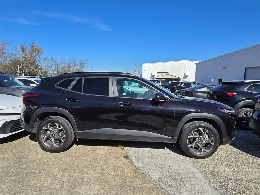 Thumbnail: 2025 Chevrolet Trax - 4