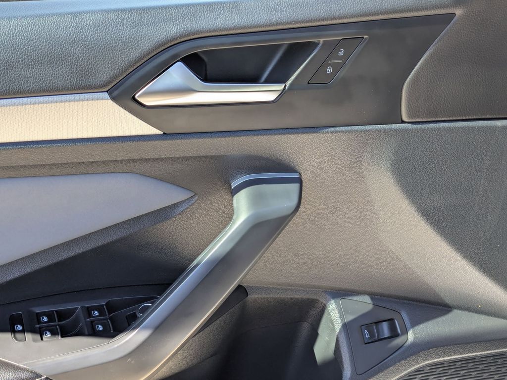 Thumbnail: 2025 Volkswagen Jetta - 13