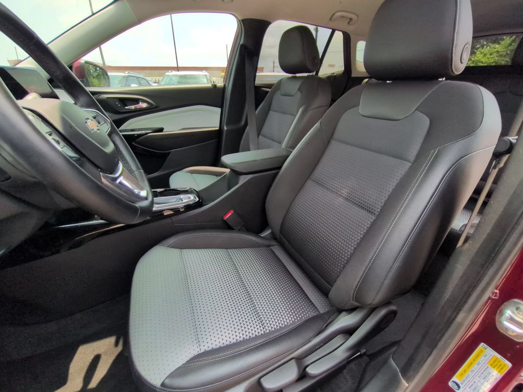 Thumbnail: 2025 Chevrolet Trax - 24