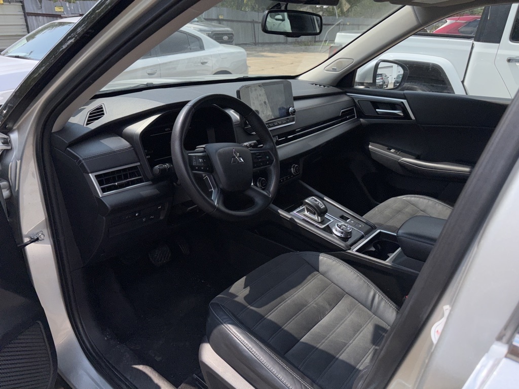Thumbnail: 2023 Mitsubishi Outlander - 7