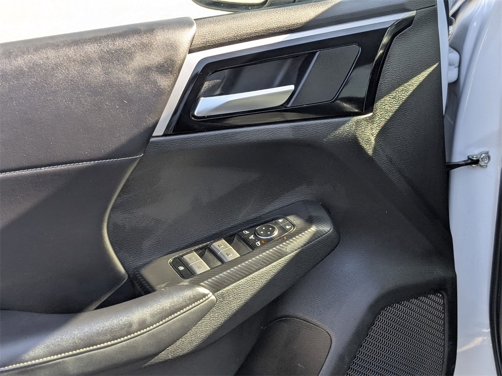 Thumbnail: 2024 Mitsubishi Outlander - 13