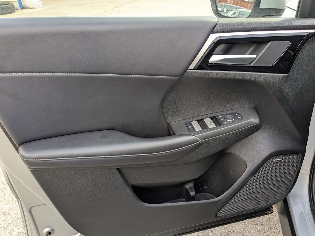 Thumbnail: 2025 Mitsubishi Outlander - 11