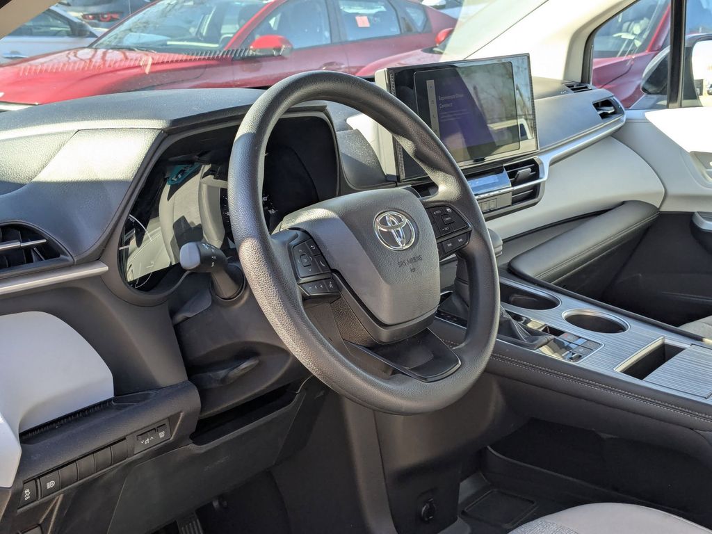 Thumbnail: 2025 Toyota Sienna - 14