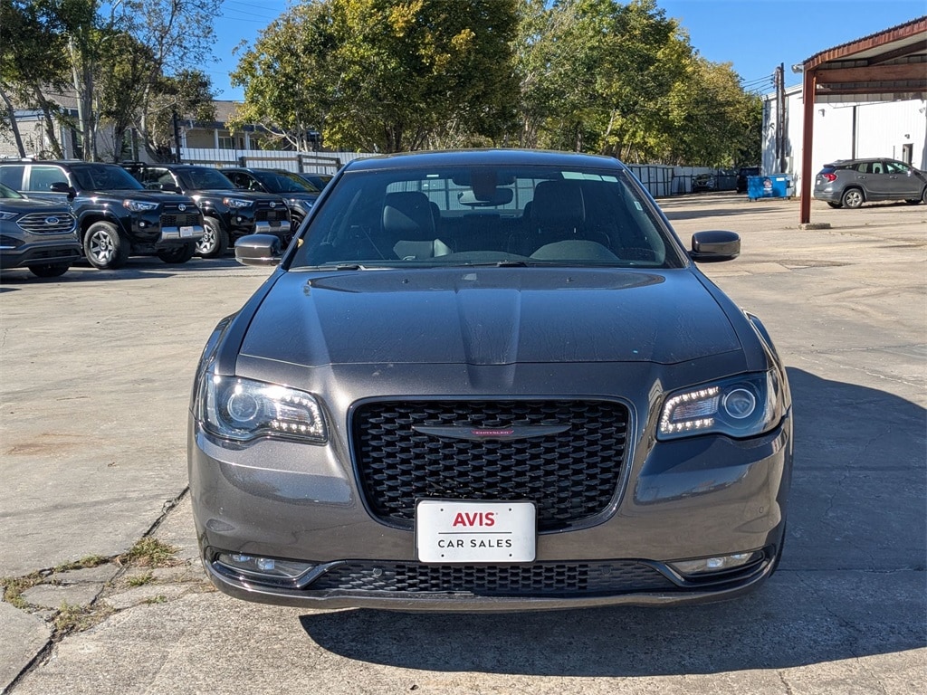 Thumbnail: 2023 Chrysler 300 - 2