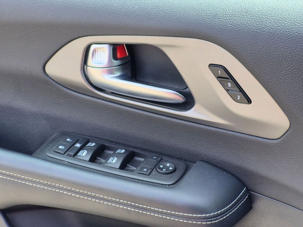 Thumbnail: 2025 Chrysler Pacifica - 13
