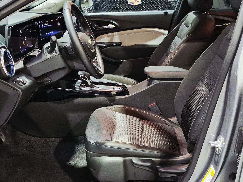 Thumbnail: 2025 Chevrolet Trax - 23