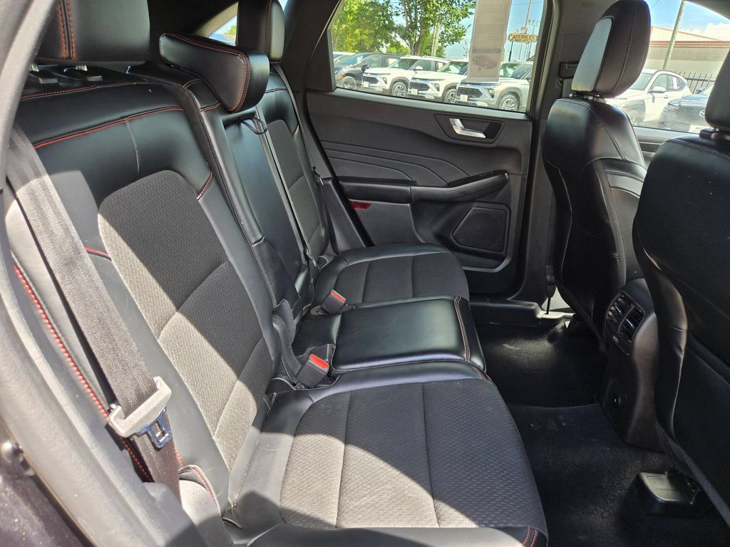 2025 Ford Escape ST-Line - Photo 29