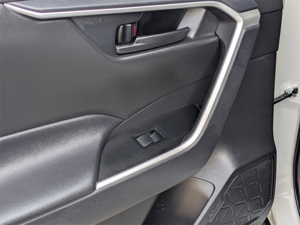 Thumbnail: 2025 Toyota RAV4 - 25