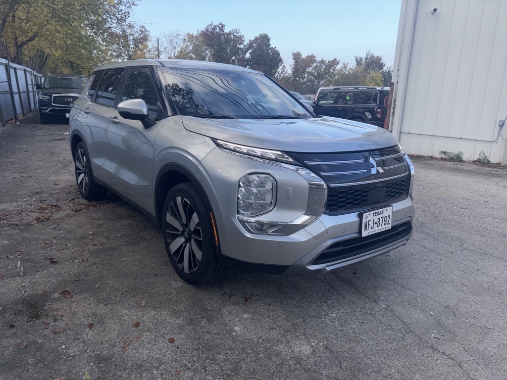 Certified 2025 Mitsubishi Outlander SE SUV
