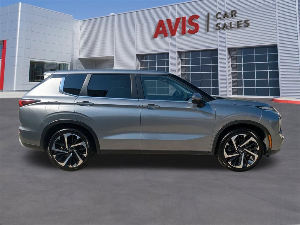 Thumbnail: 2024 Mitsubishi Outlander - 5
