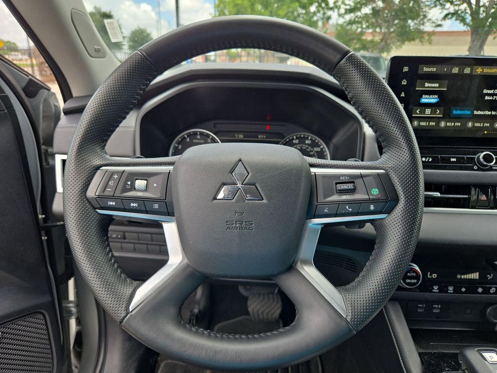 Thumbnail: 2025 Mitsubishi Outlander - 23