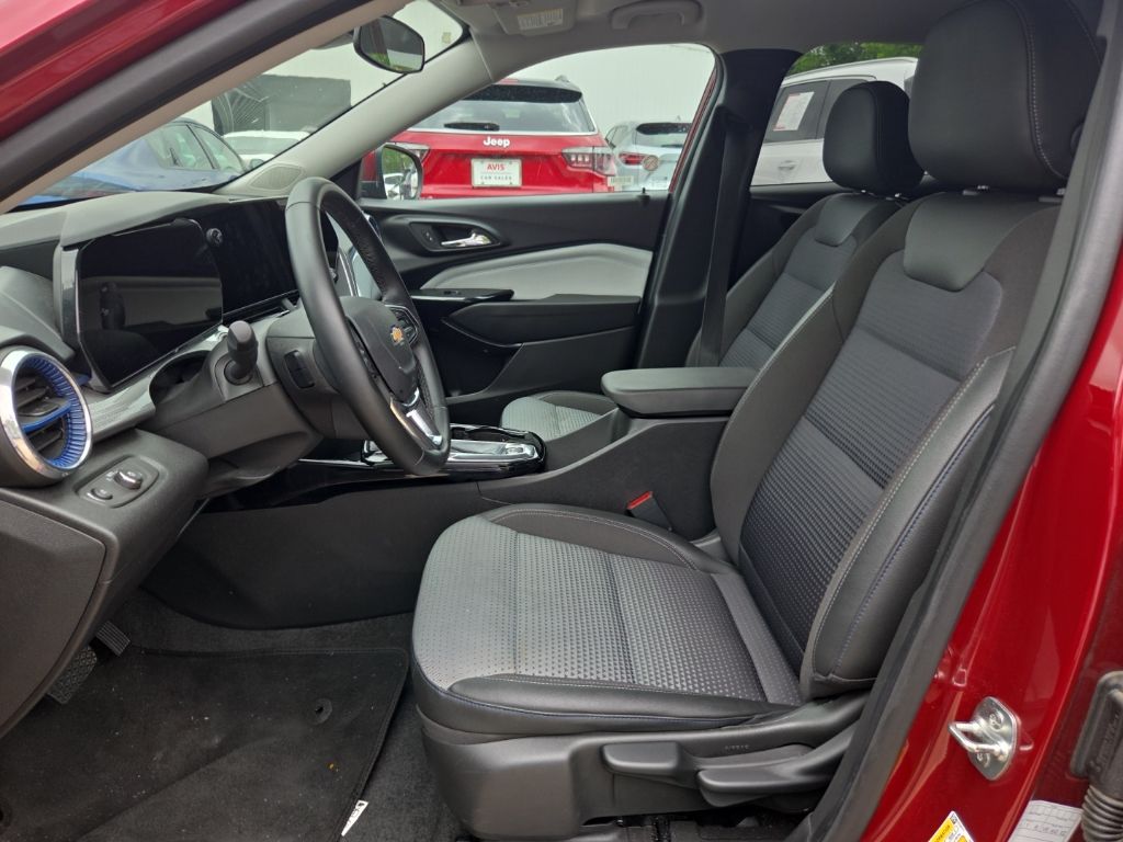 Thumbnail: 2025 Chevrolet Trax - 3