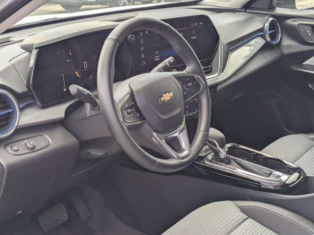 Thumbnail: 2025 Chevrolet Trax - 14