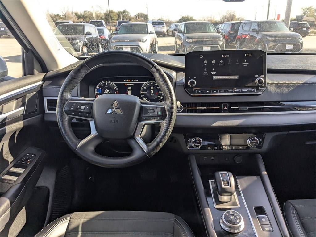 Thumbnail: 2024 Mitsubishi Outlander - 25