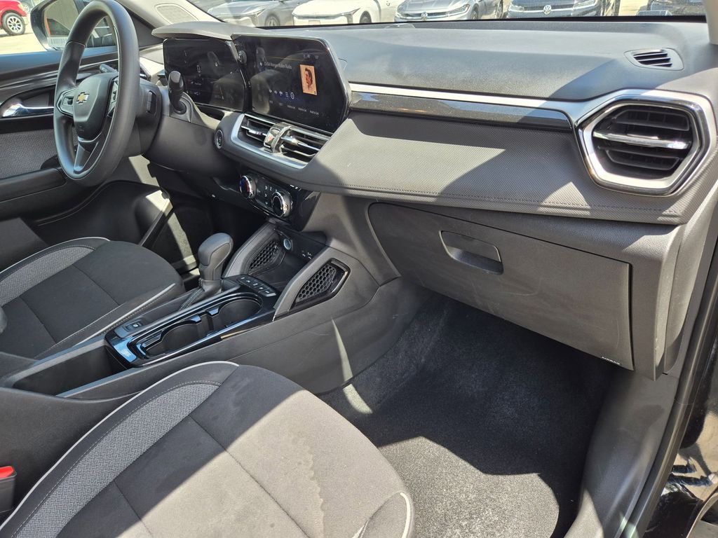 Thumbnail: 2025 Chevrolet TrailBlazer - 27