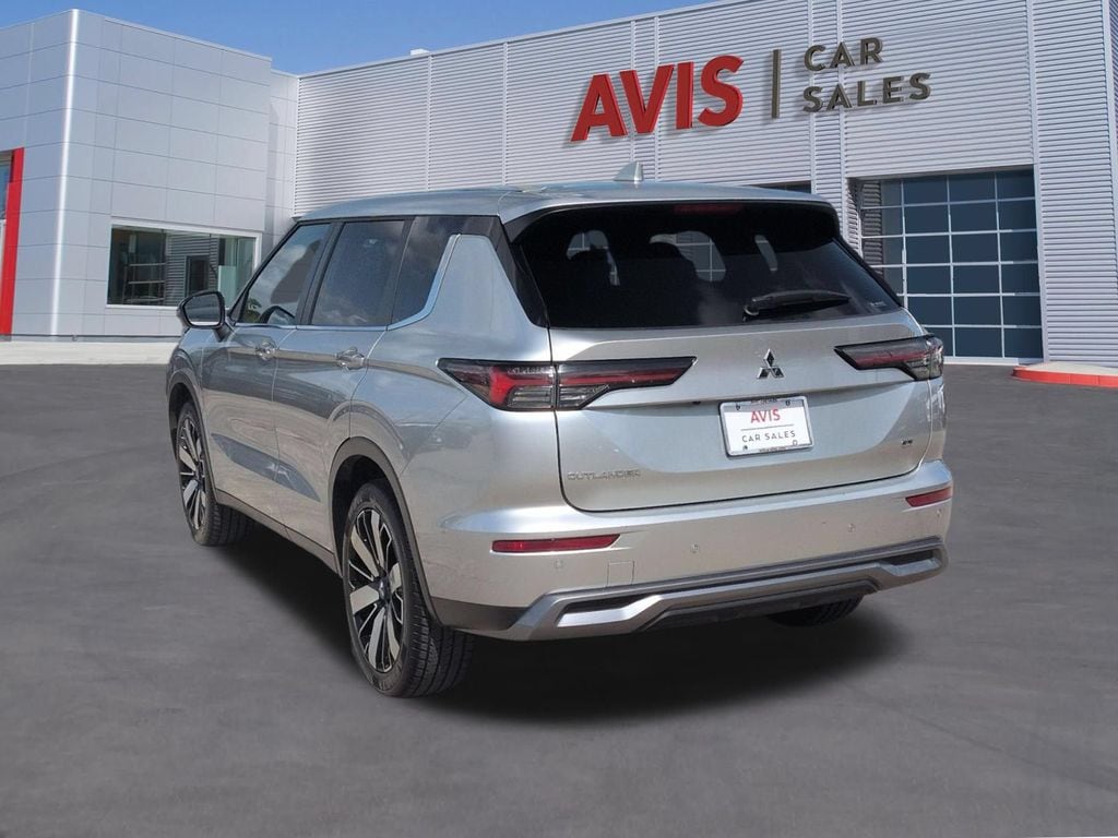 Thumbnail: 2025 Mitsubishi Outlander - 9
