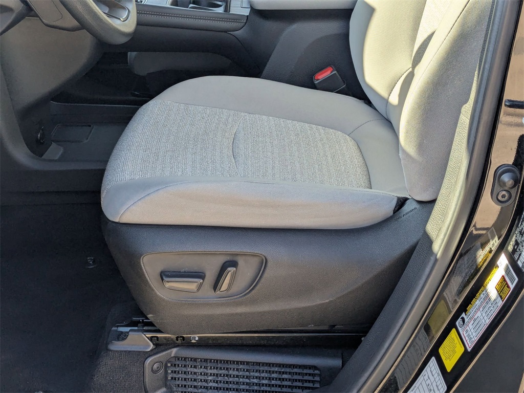 Thumbnail: 2025 Toyota Sienna - 23