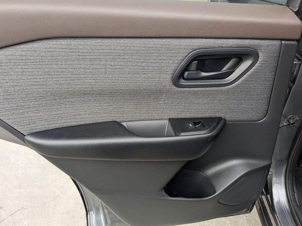 Thumbnail: 2023 Nissan Rogue - 24