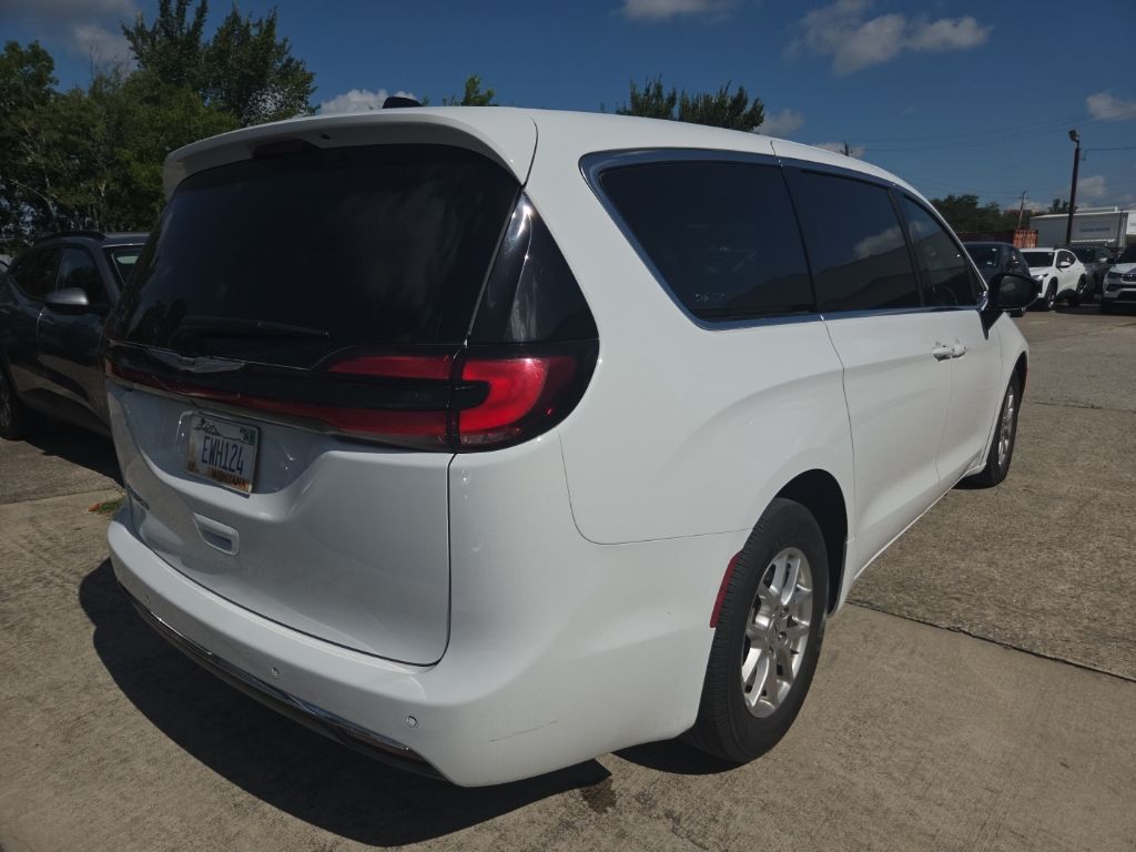 Thumbnail: 2025 Chrysler Pacifica - 9