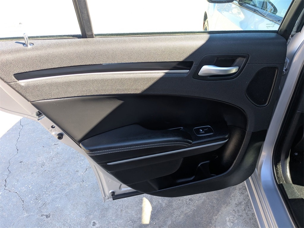 Thumbnail: 2023 Chrysler 300 - 26