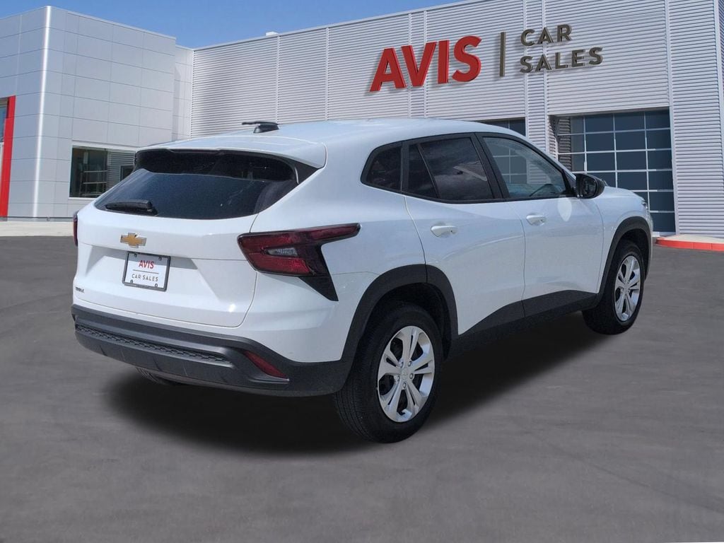 Thumbnail: 2025 Chevrolet Trax - 6