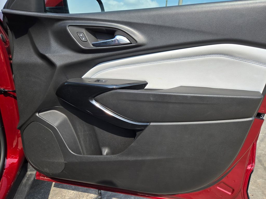 Thumbnail: 2025 Chevrolet Trax - 32