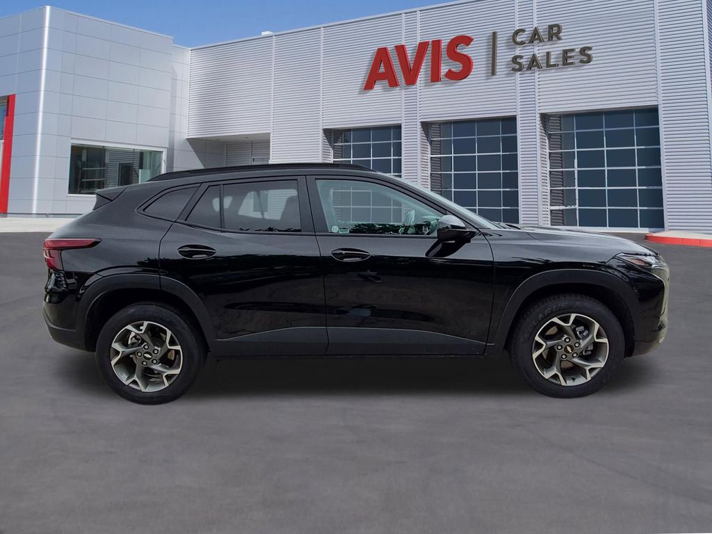 Thumbnail: 2025 Chevrolet Trax - 5