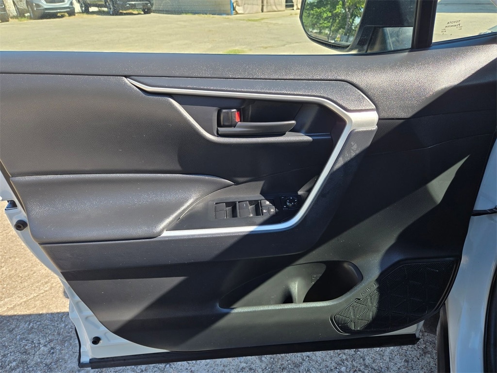 Thumbnail: 2025 Toyota RAV4 - 7