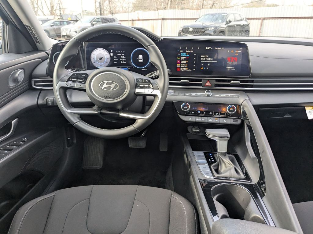 Thumbnail: 2025 Hyundai Elantra - 28