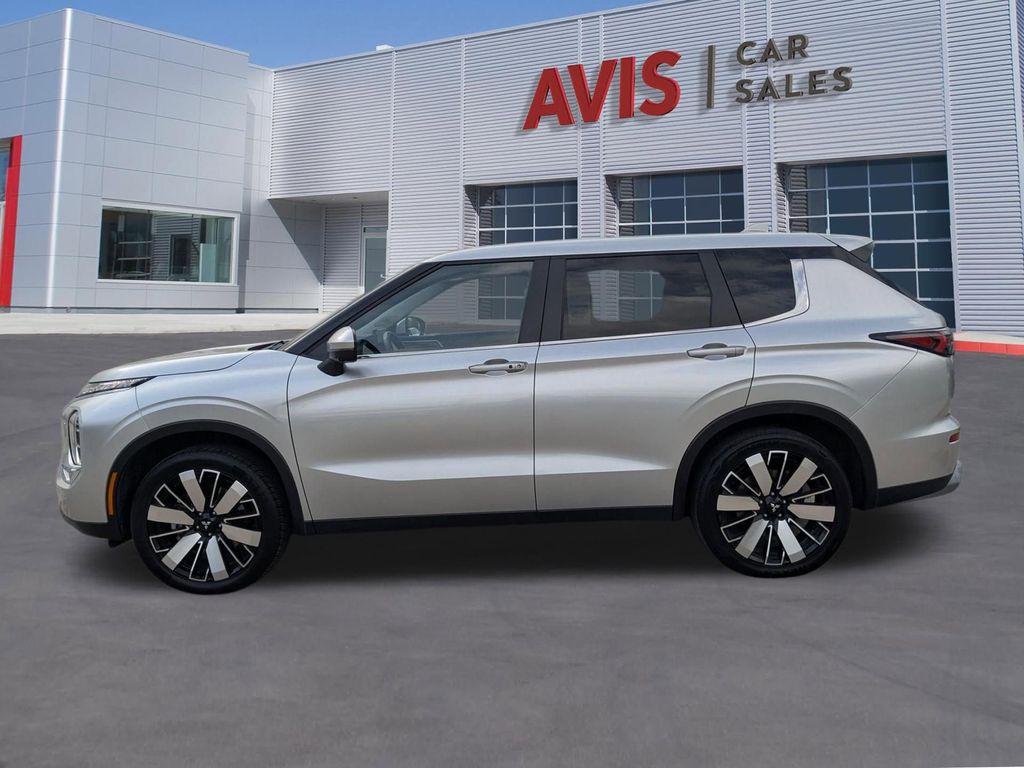 Thumbnail: 2025 Mitsubishi Outlander - 10