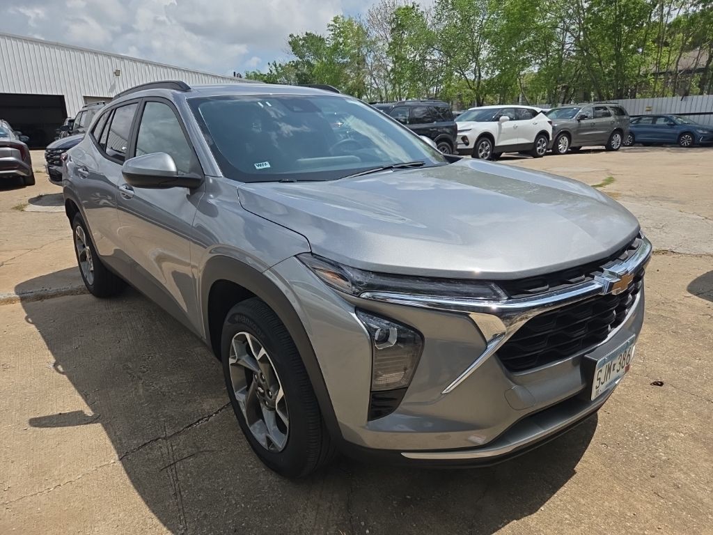 Thumbnail: 2025 Chevrolet Trax - 7