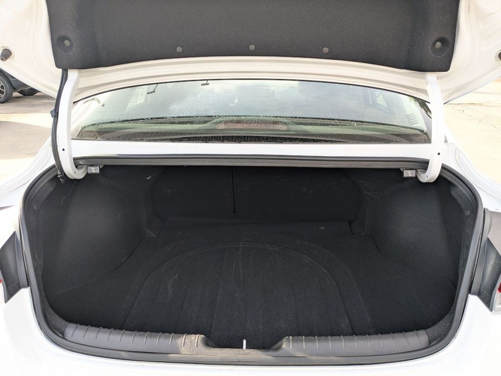 Thumbnail: 2025 Hyundai Elantra - 28