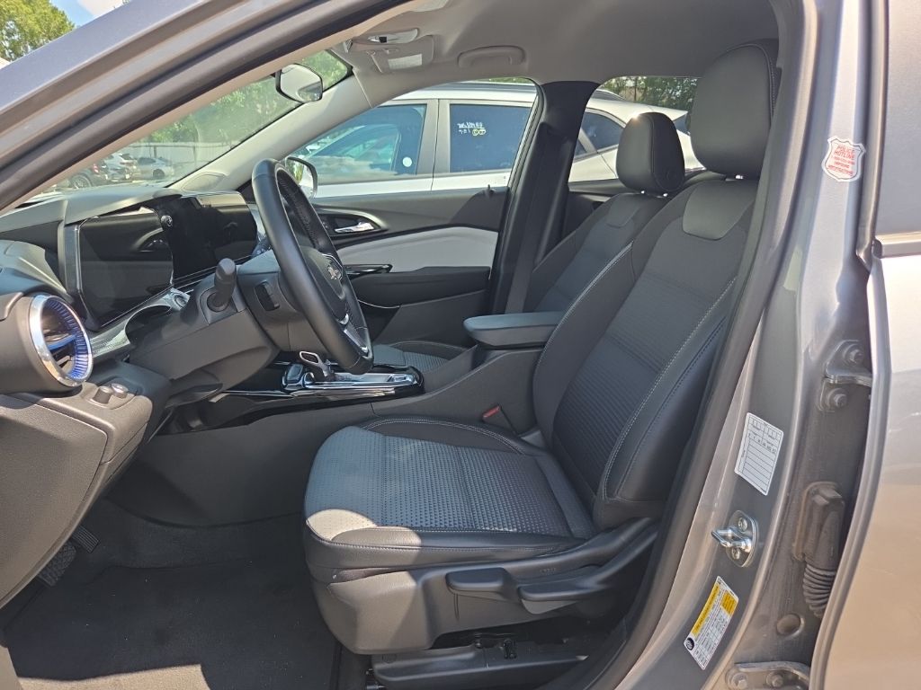 Thumbnail: 2025 Chevrolet Trax - 3