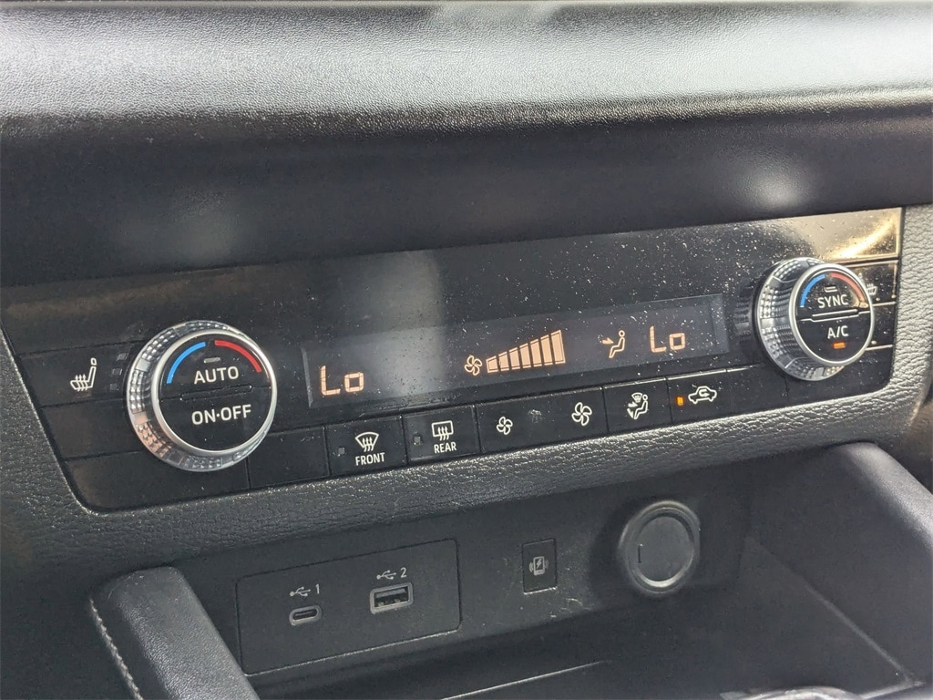 Thumbnail: 2024 Mitsubishi Outlander - 23