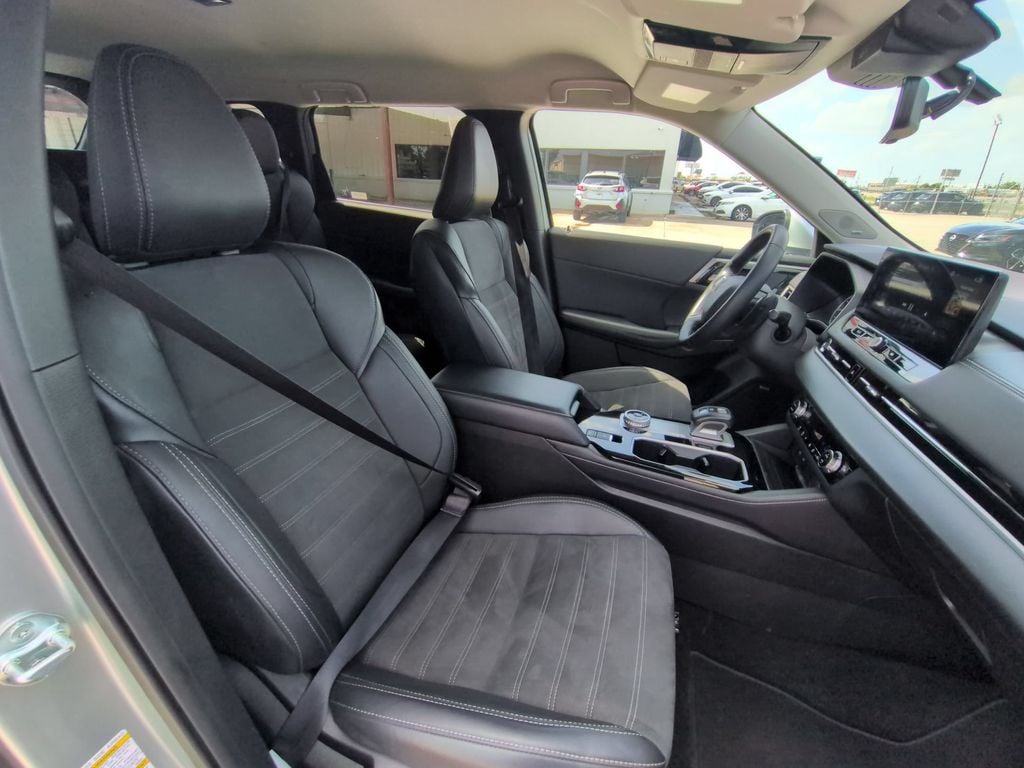 Thumbnail: 2025 Mitsubishi Outlander - 30