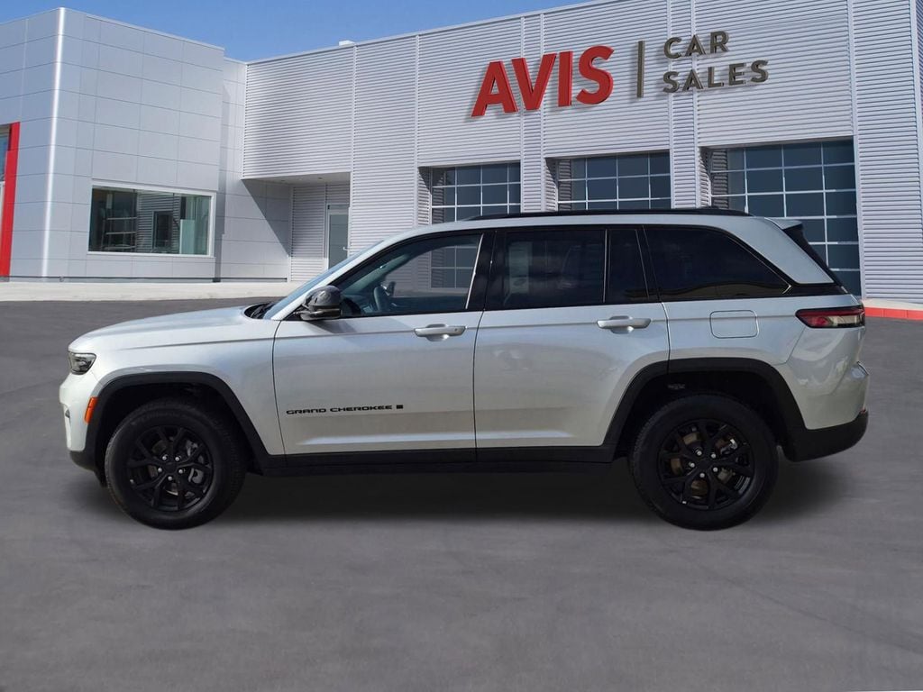 Thumbnail: 2025 Jeep Grand Cherokee - 10
