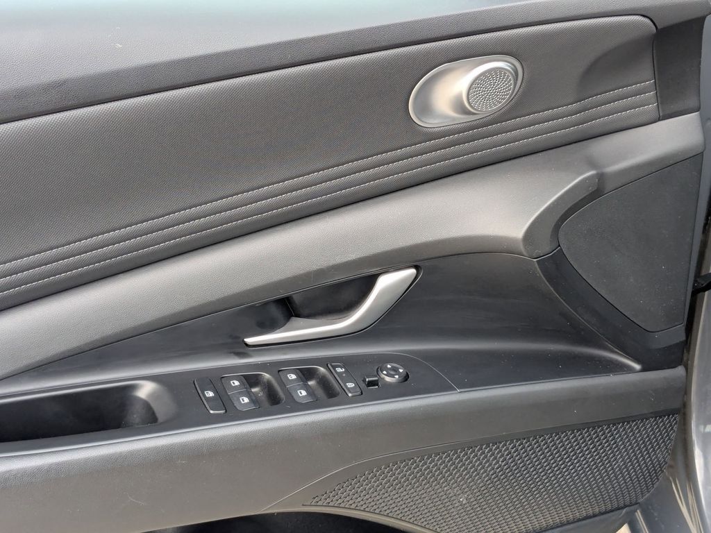 Thumbnail: 2025 Hyundai Elantra - 15