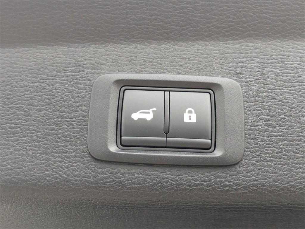 Thumbnail: 2025 Mitsubishi Outlander - 30