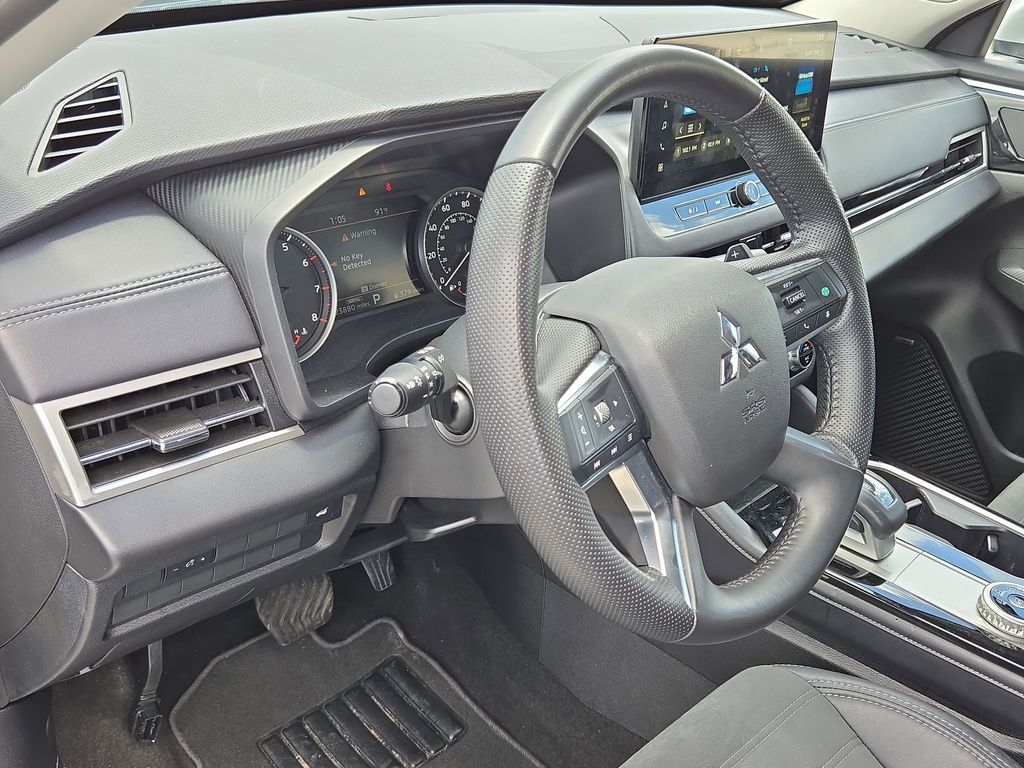 Thumbnail: 2025 Mitsubishi Outlander - 15