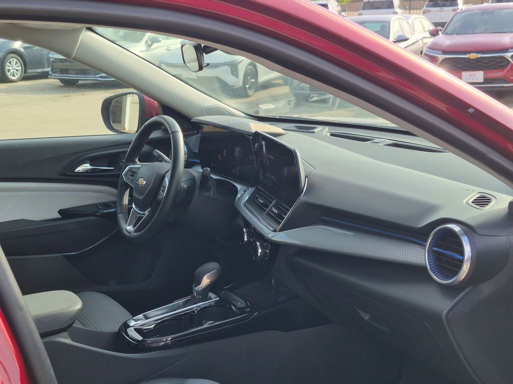 Thumbnail: 2025 Chevrolet Trax - 29