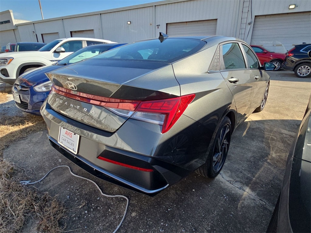 Thumbnail: 2025 Hyundai Elantra - 4