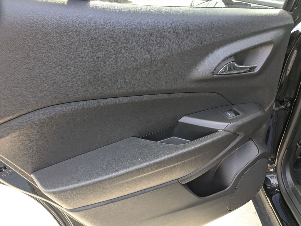 Thumbnail: 2025 Chevrolet Trax - 24